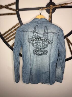 Harley-Davidson Light Blue Denim Jacket with Dark Embroidered Eagle y2k